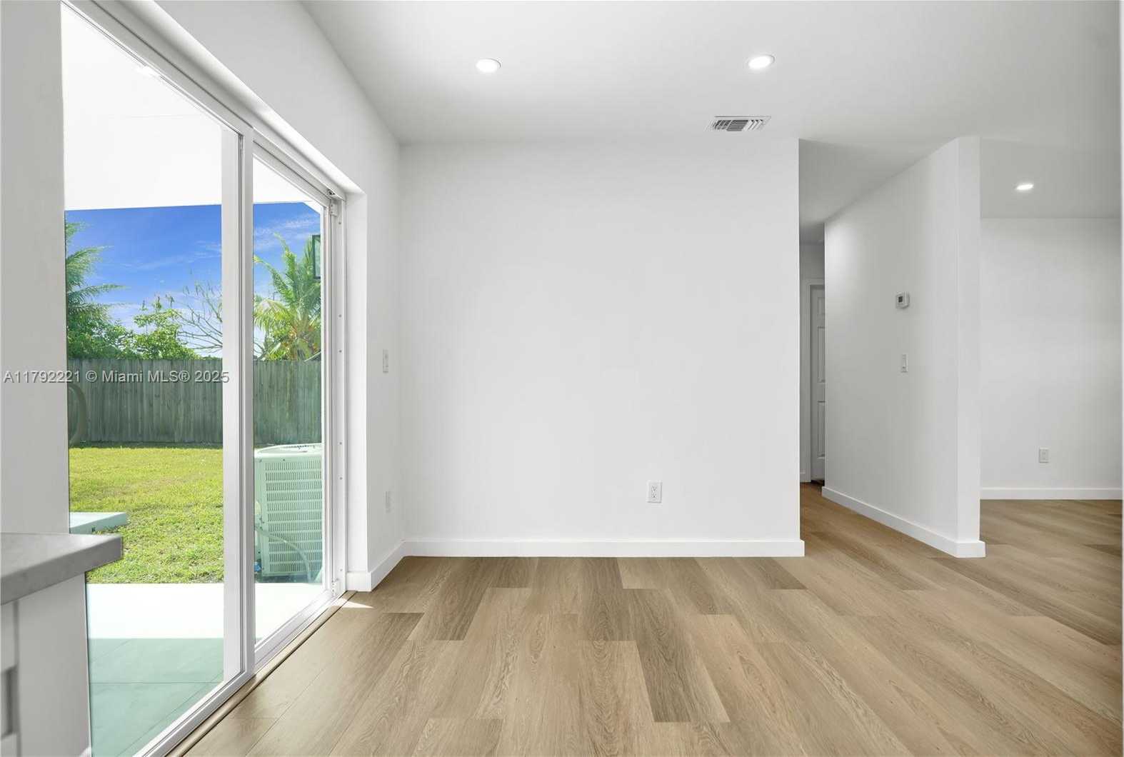 Small Image of 439 SOUTH WEST 17TH TER, Homestead Number 7