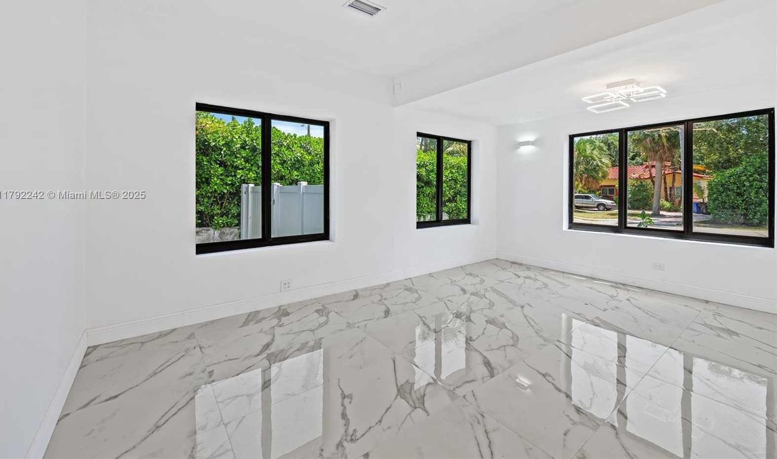 Small Image of 1683 NORTH EAST 168TH ST, North Miami Beach Number 10