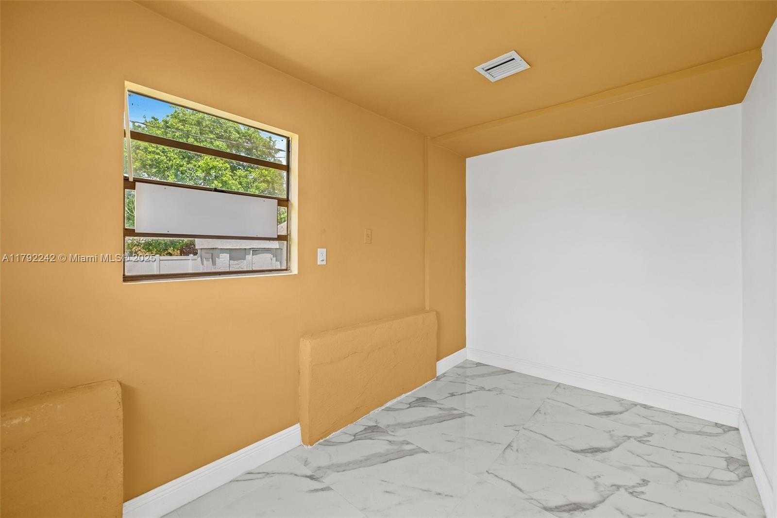 Small Image of 1683 NORTH EAST 168TH ST, North Miami Beach Number 13