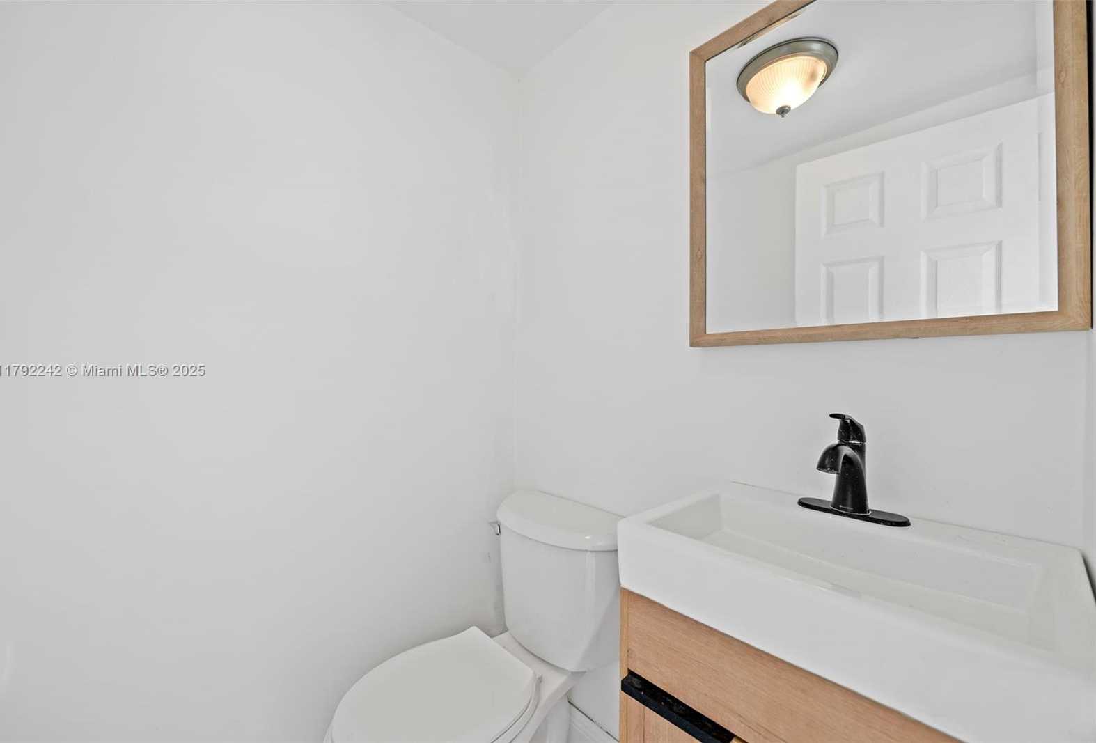 Small Image of 1683 NORTH EAST 168TH ST, North Miami Beach Number 15