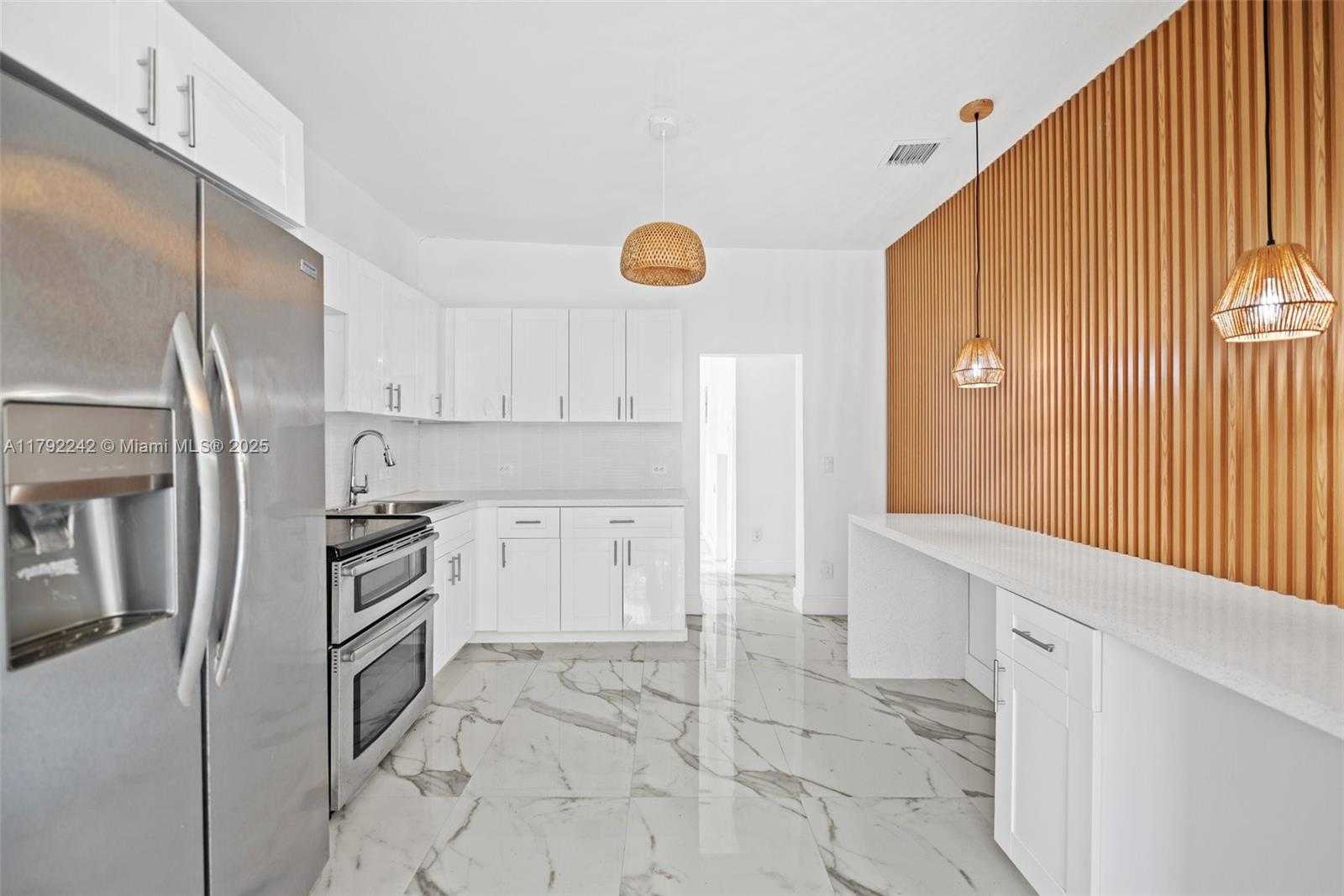 Small Image of 1683 NORTH EAST 168TH ST, North Miami Beach Number 2