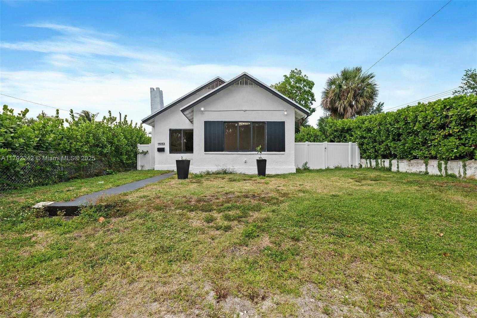 Small Image of 1683 NORTH EAST 168TH ST, North Miami Beach Number 24