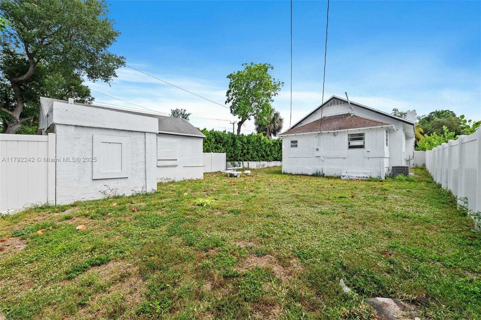 Small Image of 1683 NORTH EAST 168TH ST, North Miami Beach Number 27