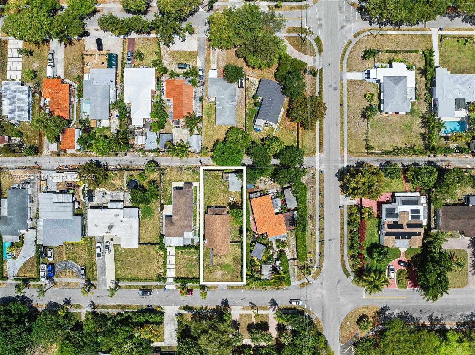 Small Image of 1683 NORTH EAST 168TH ST, North Miami Beach Number 28