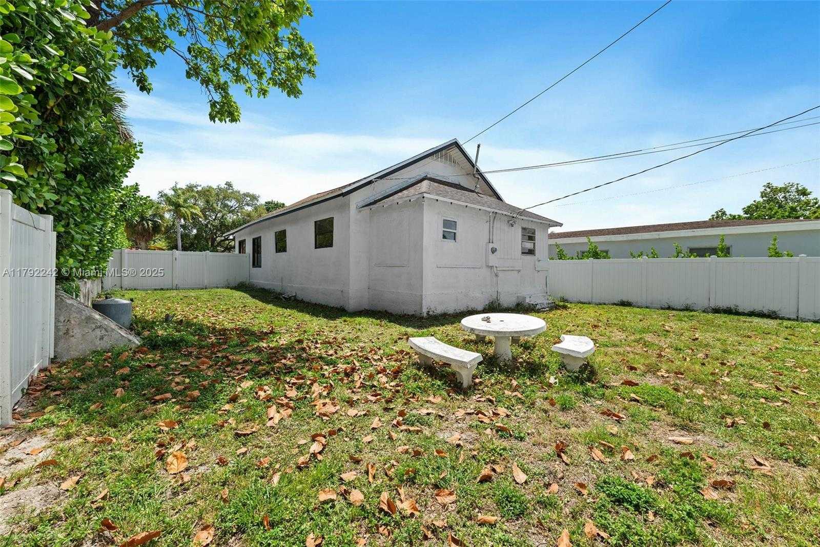 Small Image of 1683 NORTH EAST 168TH ST, North Miami Beach Number 29