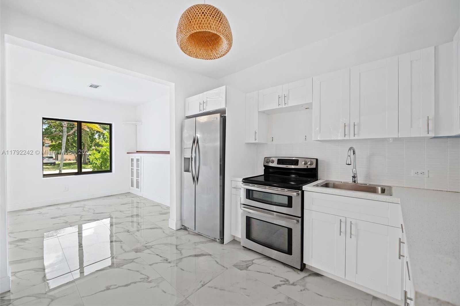 Small Image of 1683 NORTH EAST 168TH ST, North Miami Beach Number 3