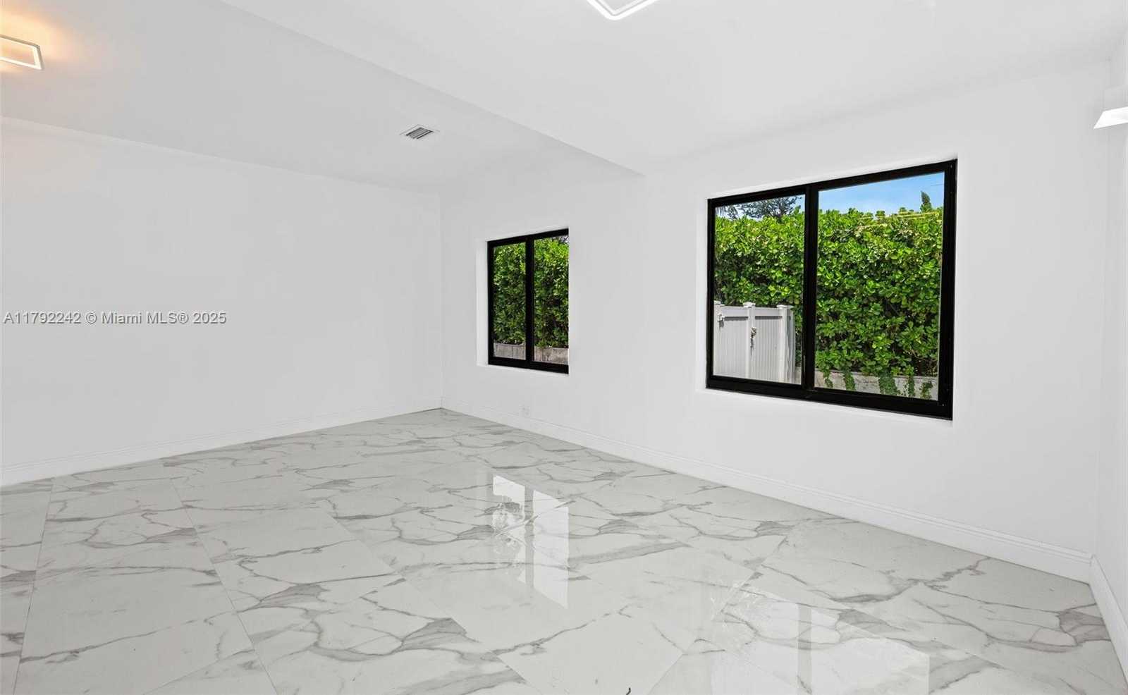 Small Image of 1683 NORTH EAST 168TH ST, North Miami Beach Number 4