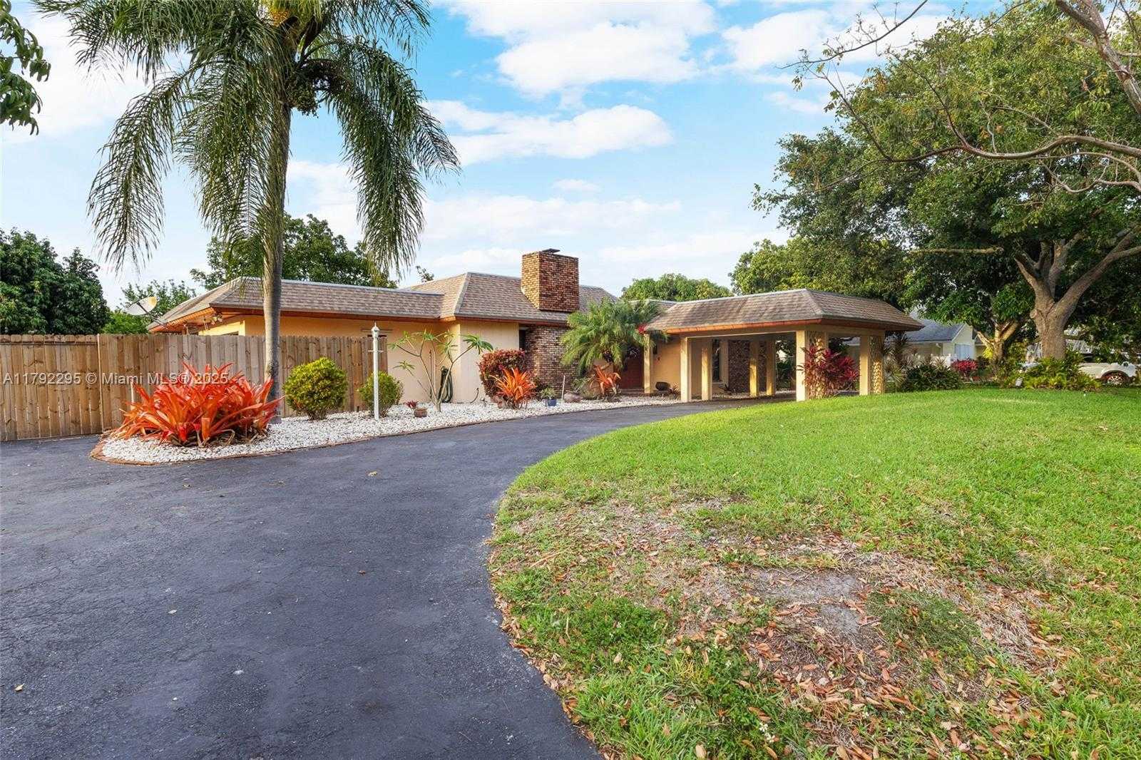 Small Image of 8261 SOUTH WEST 186TH ST, Cutler Bay Number 2