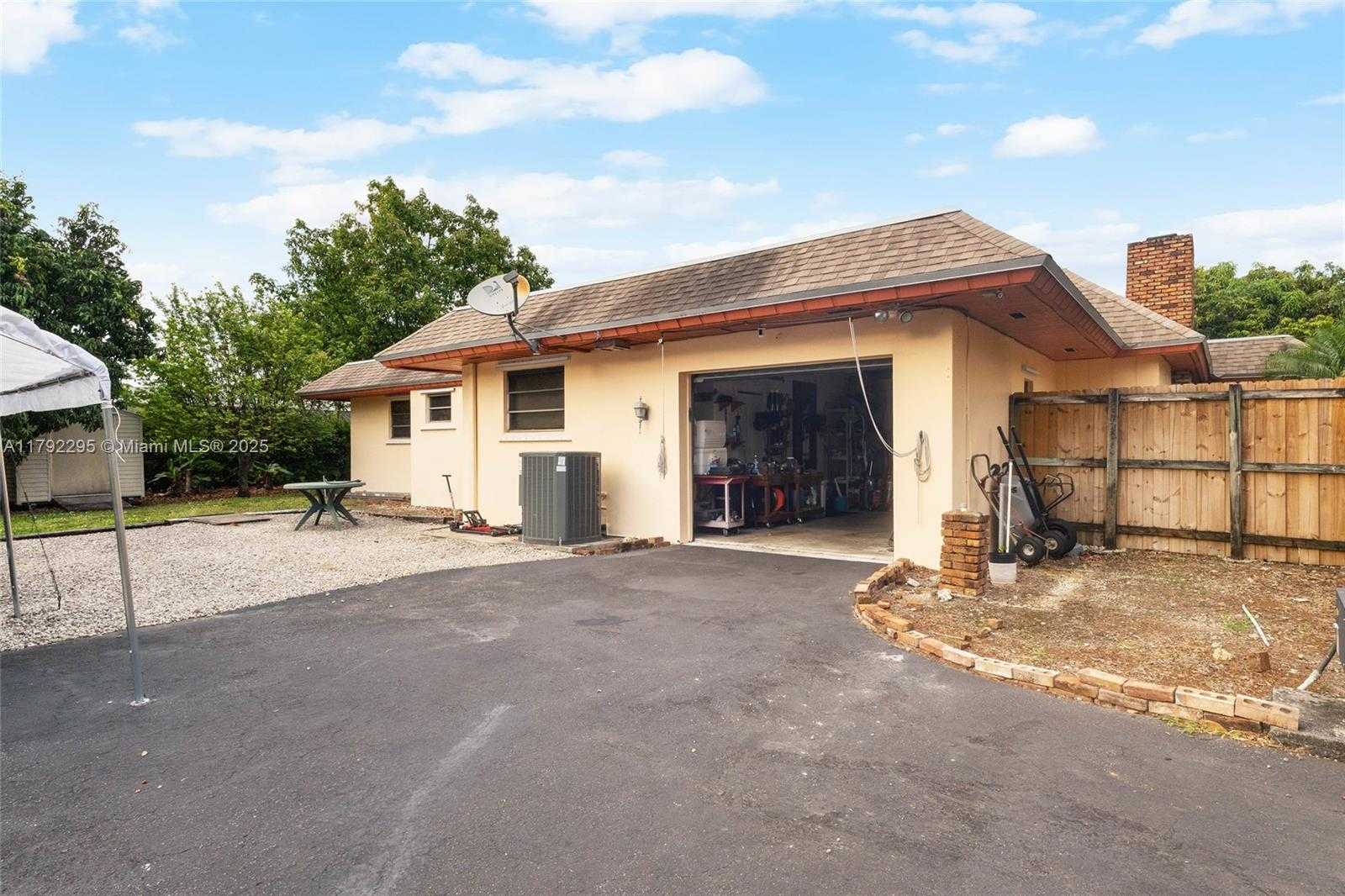 Small Image of 8261 SOUTH WEST 186TH ST, Cutler Bay Number 49