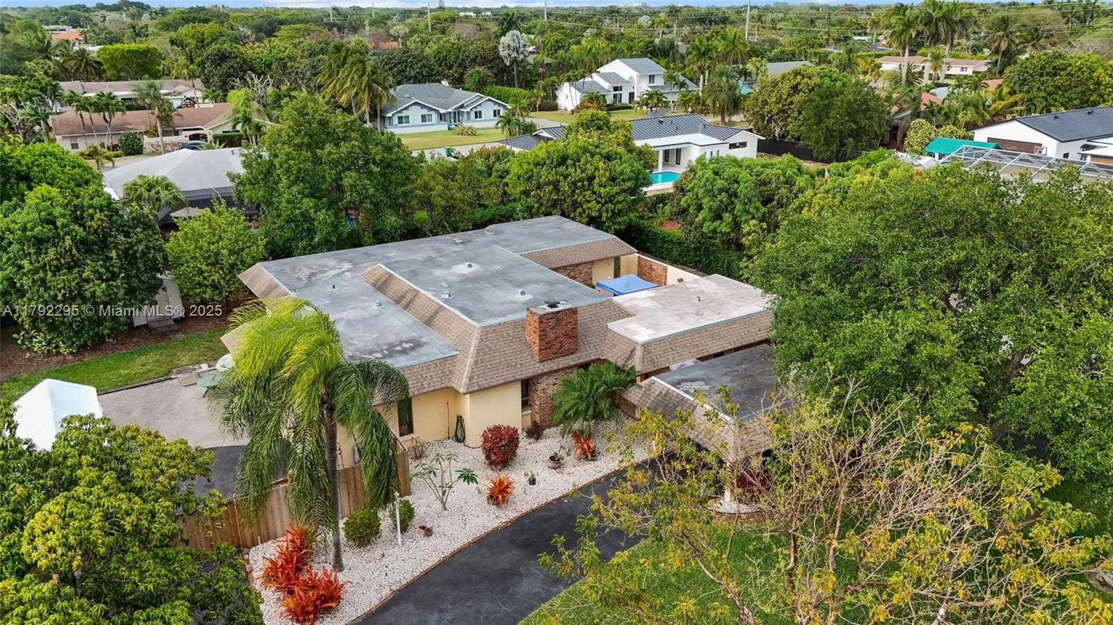 Small Image of 8261 SOUTH WEST 186TH ST, Cutler Bay Number 54