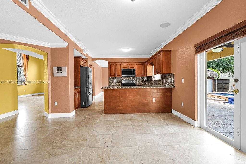 Small Image of 16732 NORTH WEST 89TH PL, Miami Lakes Number 12
