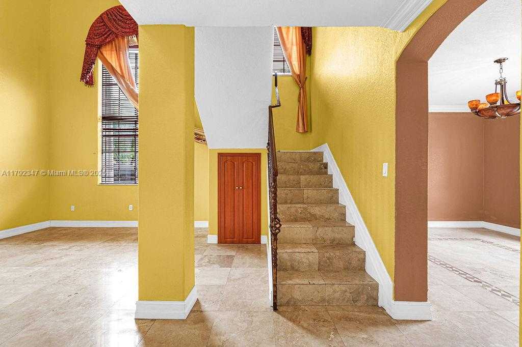Small Image of 16732 NORTH WEST 89TH PL, Miami Lakes Number 13