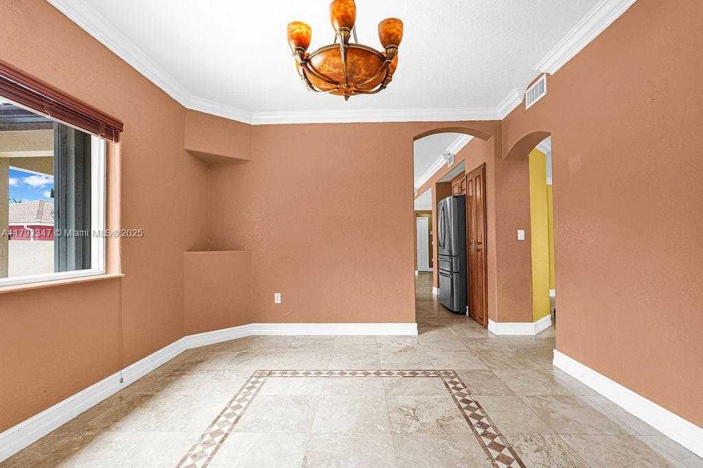 Small Image of 16732 NORTH WEST 89TH PL, Miami Lakes Number 14
