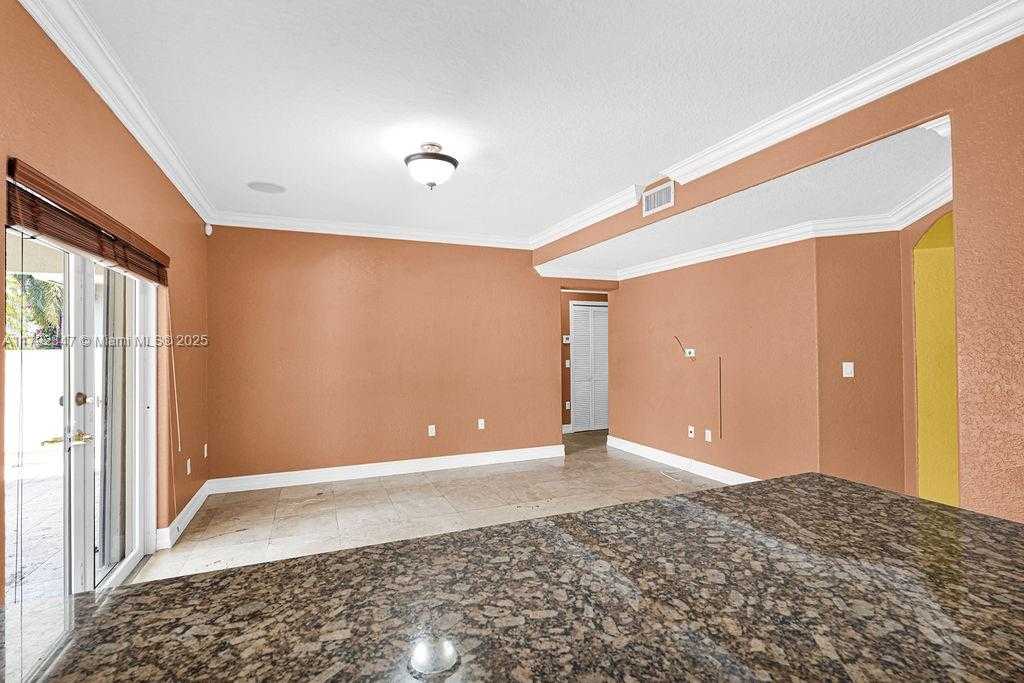 Small Image of 16732 NORTH WEST 89TH PL, Miami Lakes Number 23