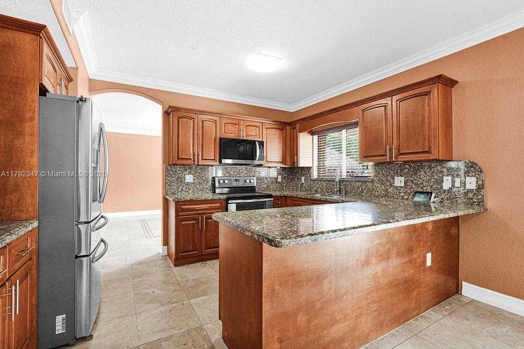 Small Image of 16732 NORTH WEST 89TH PL, Miami Lakes Number 26