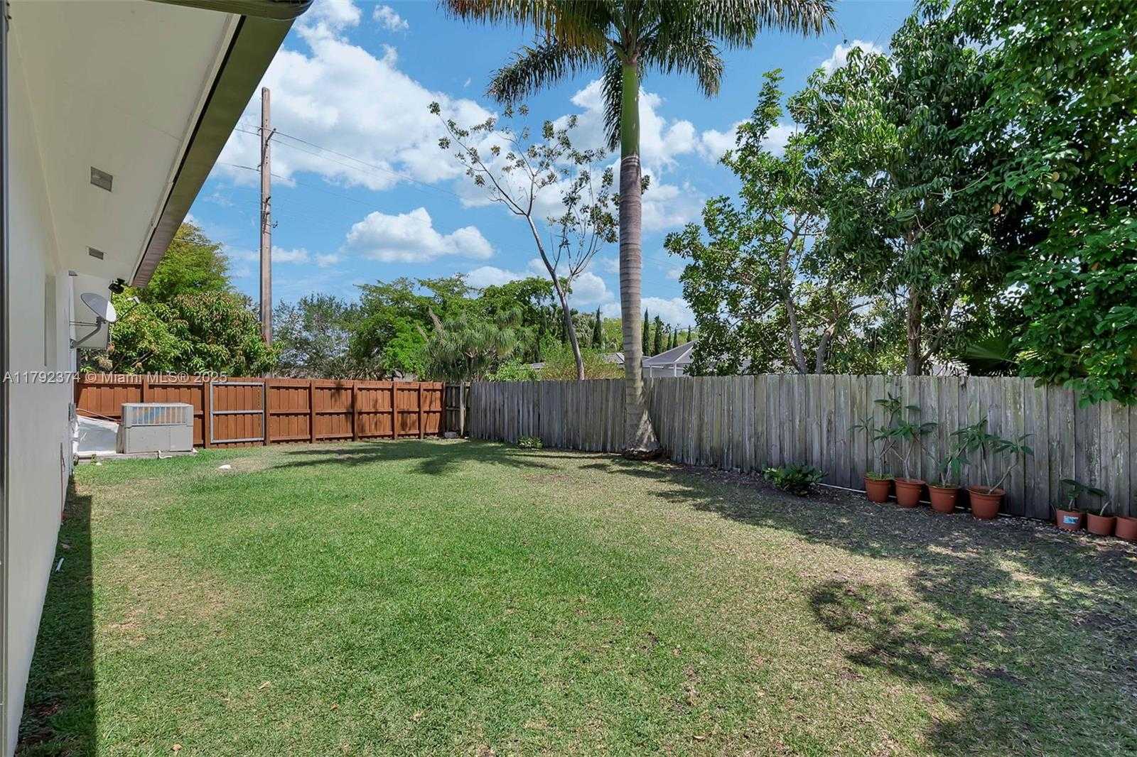 Small Image of 16840 SOUTH WEST 87TH AVE, Palmetto Bay Number 25