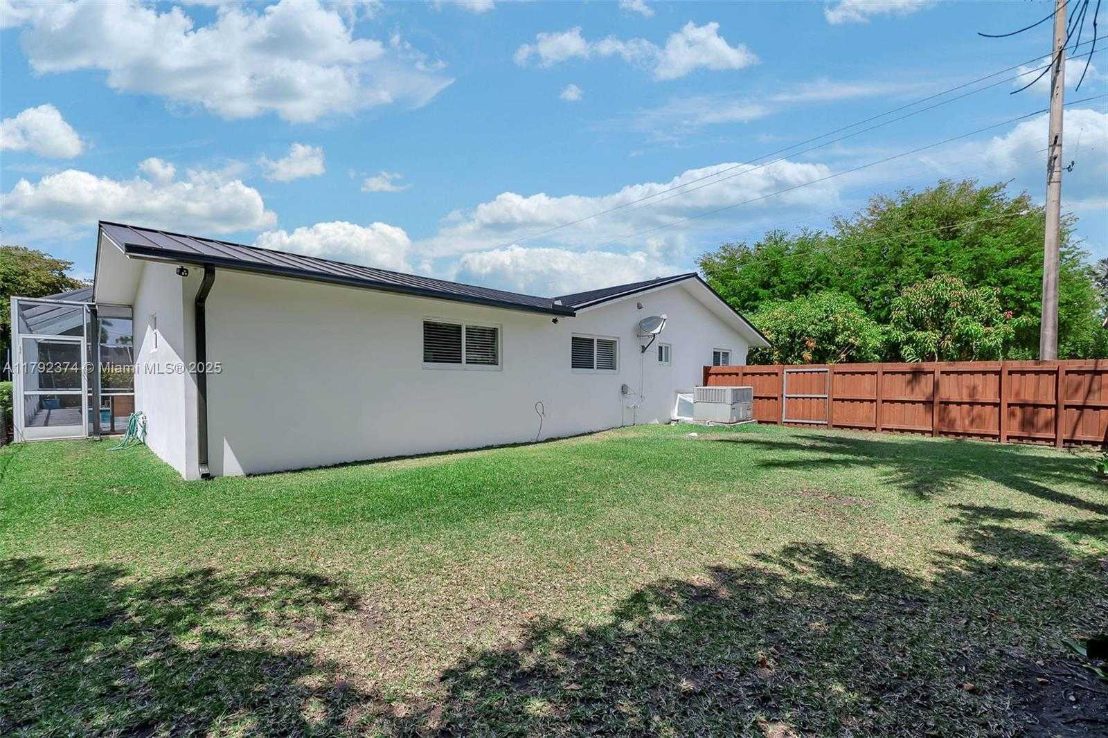 Small Image of 16840 SOUTH WEST 87TH AVE, Palmetto Bay Number 26