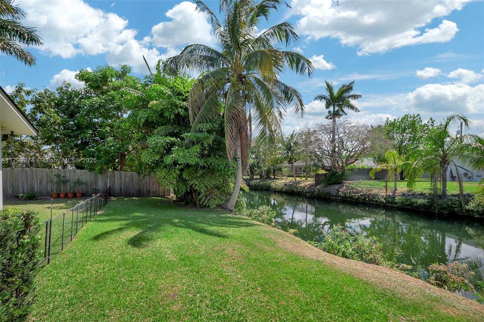 Small Image of 16840 SOUTH WEST 87TH AVE, Palmetto Bay Number 28