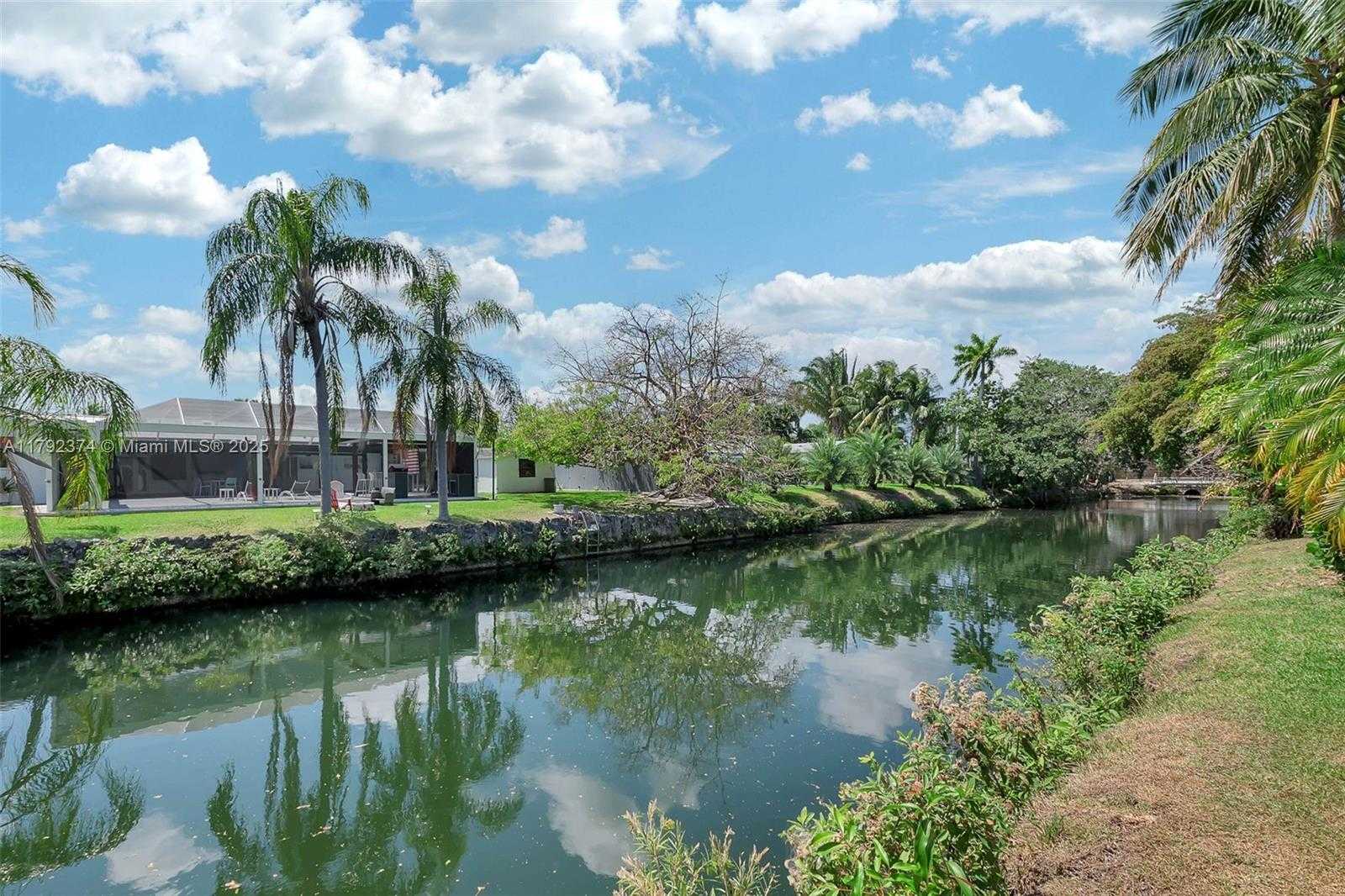 Small Image of 16840 SOUTH WEST 87TH AVE, Palmetto Bay Number 29