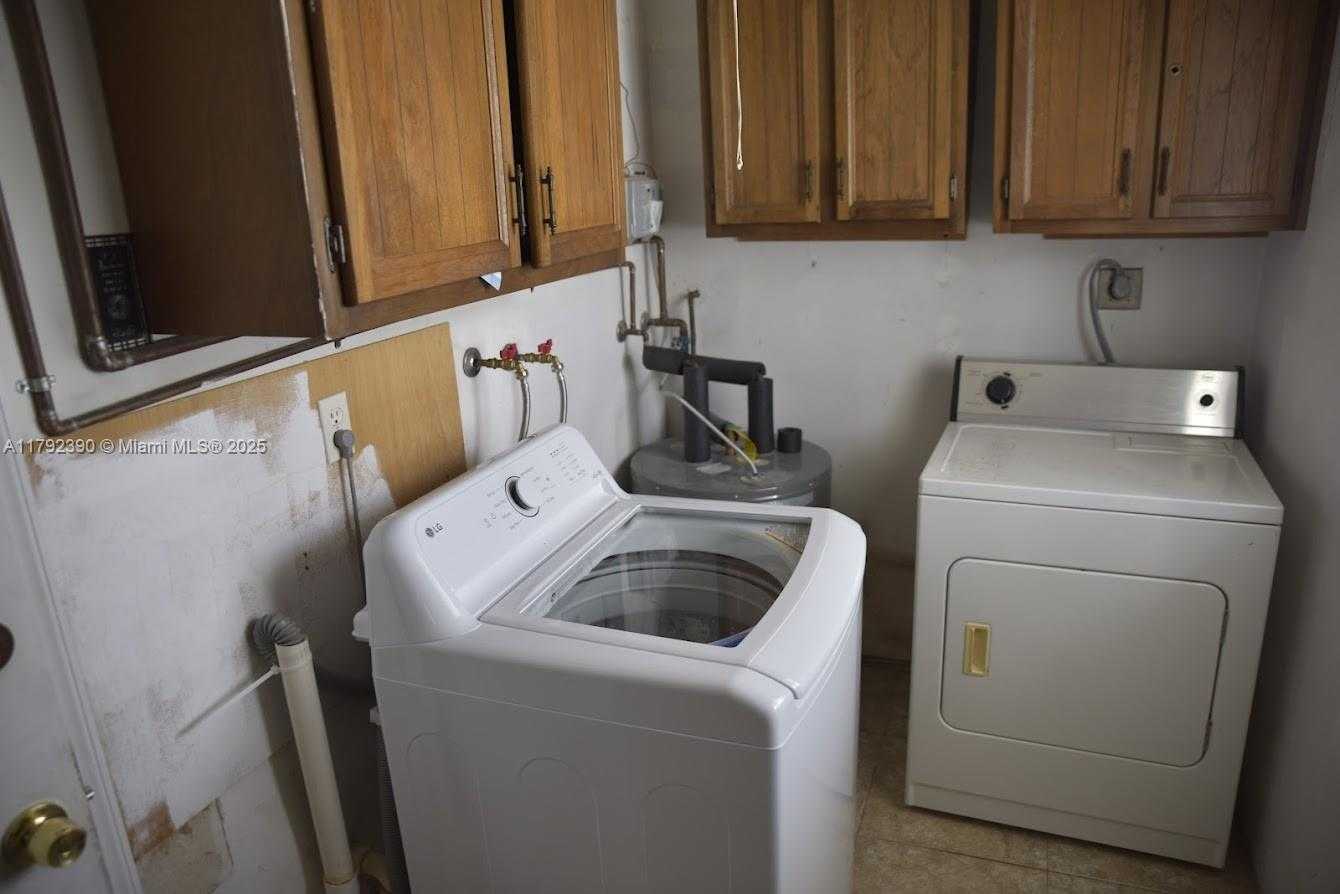 Small Image of 4701 NORTH WEST 43RD AV, Tamarac Number 12