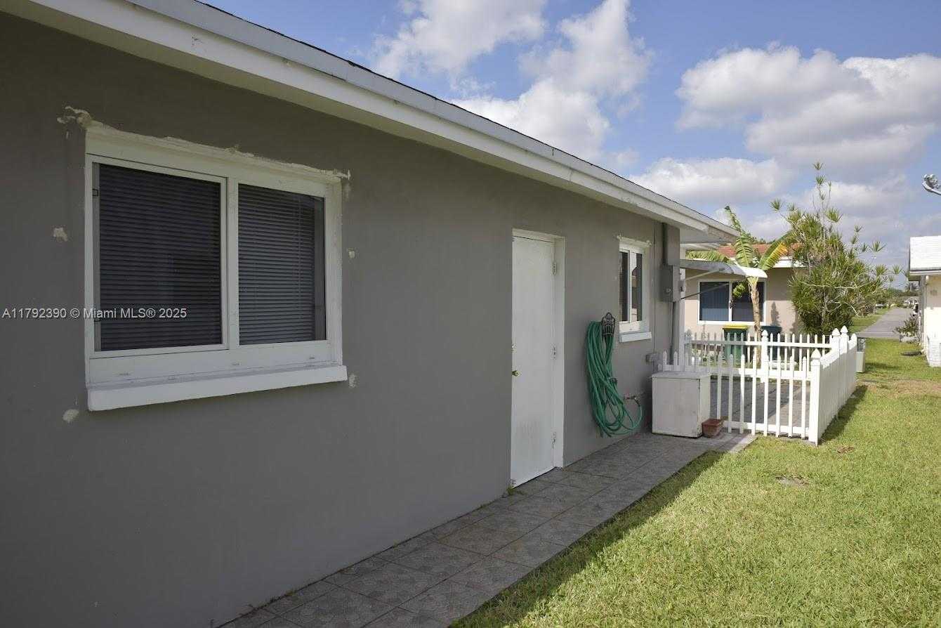 Small Image of 4701 NORTH WEST 43RD AV, Tamarac Number 14