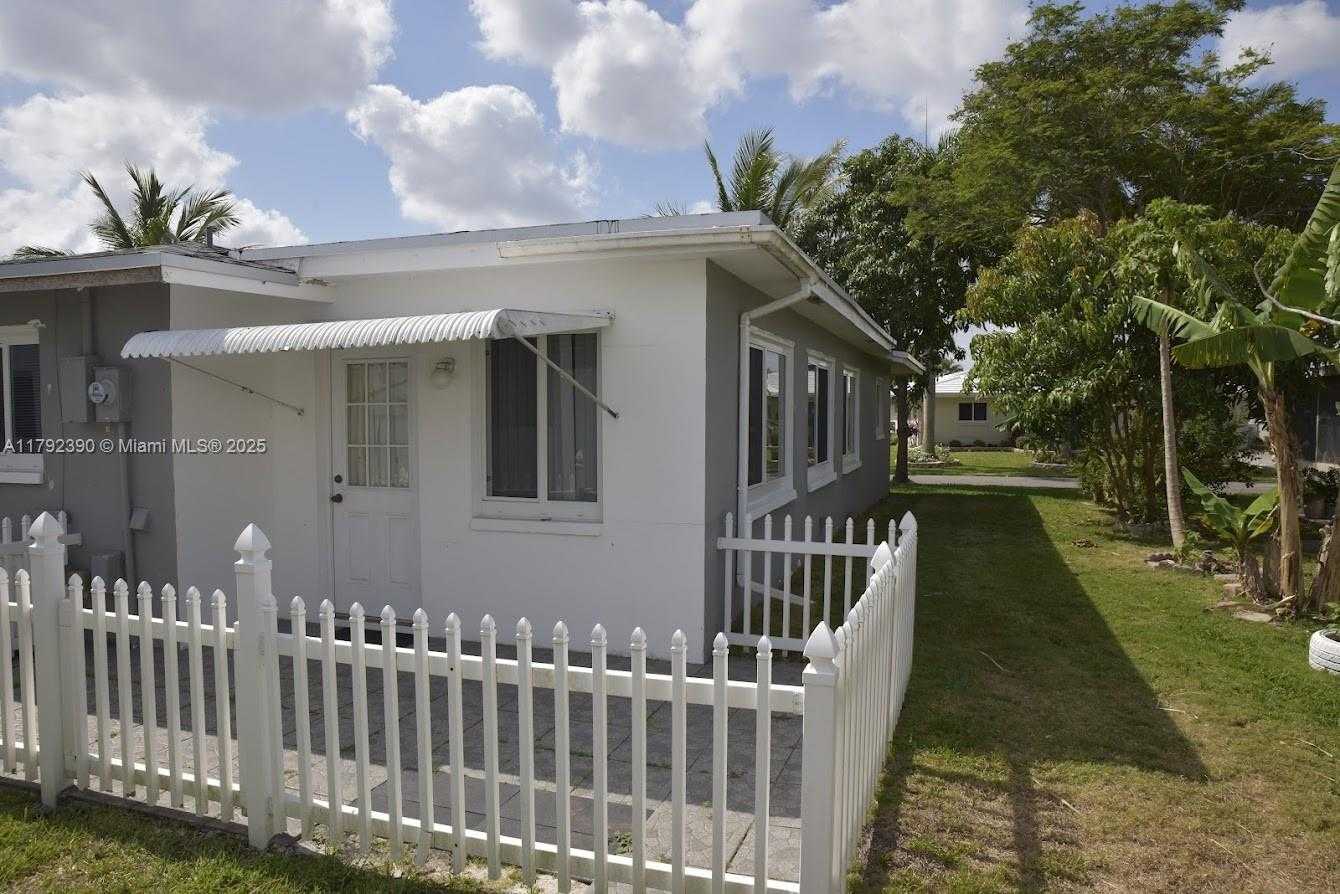 Small Image of 4701 NORTH WEST 43RD AV, Tamarac Number 15
