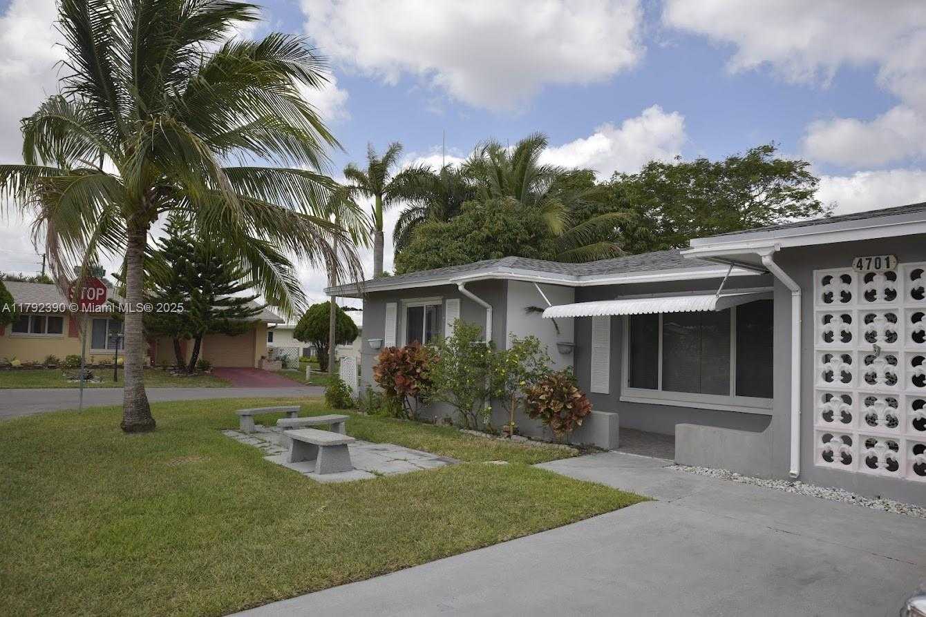 Small Image of 4701 NORTH WEST 43RD AV, Tamarac Number 19