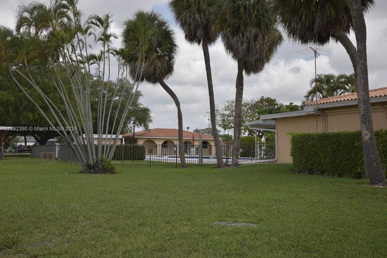 Small Image of 4701 NORTH WEST 43RD AV, Tamarac Number 23