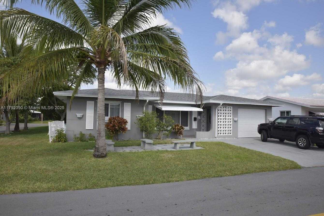 Small Image of 4701 NORTH WEST 43RD AV, Tamarac Number 25
