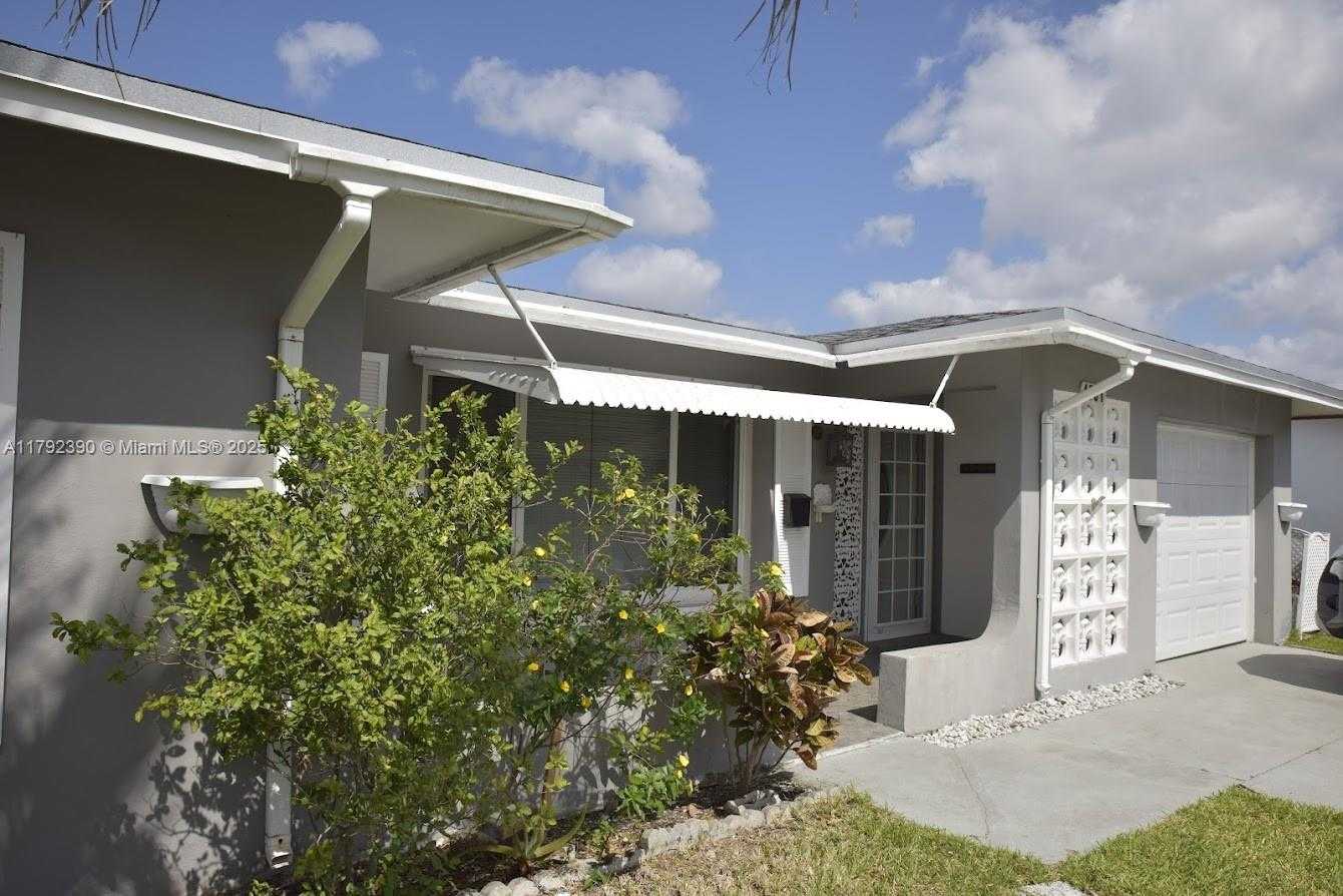 Small Image of 4701 NORTH WEST 43RD AV, Tamarac Number 26