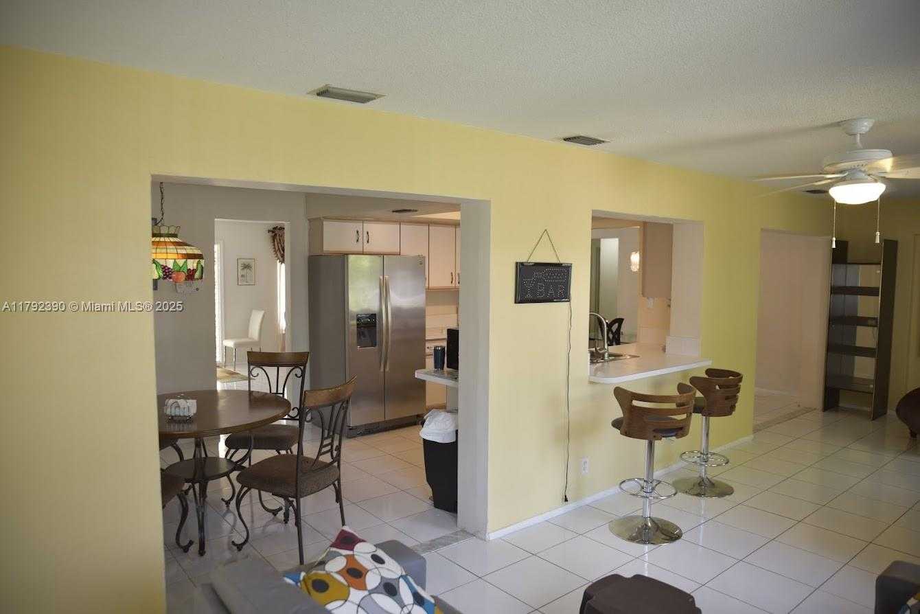 Small Image of 4701 NORTH WEST 43RD AV, Tamarac Number 9