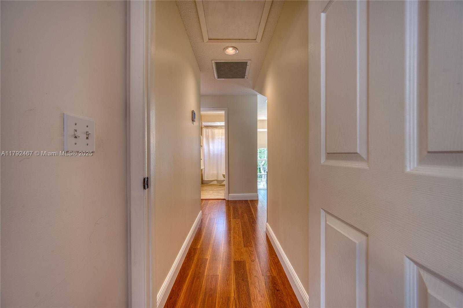 Small Image of 10240 PORT OF SPAIN ST, Cooper City Number 33