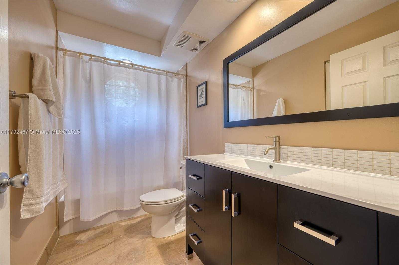 Small Image of 10240 PORT OF SPAIN ST, Cooper City Number 36