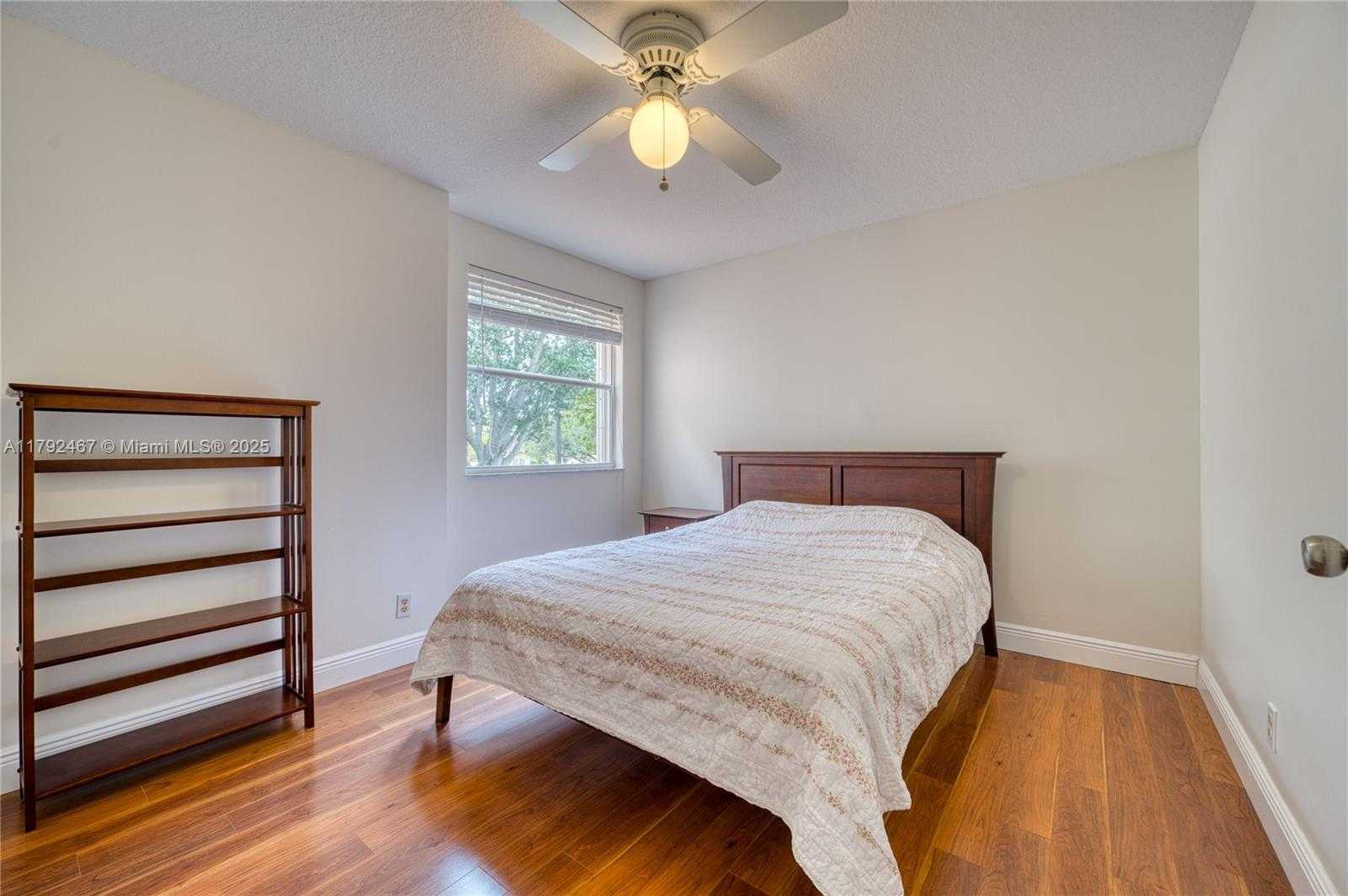 Small Image of 10240 PORT OF SPAIN ST, Cooper City Number 39