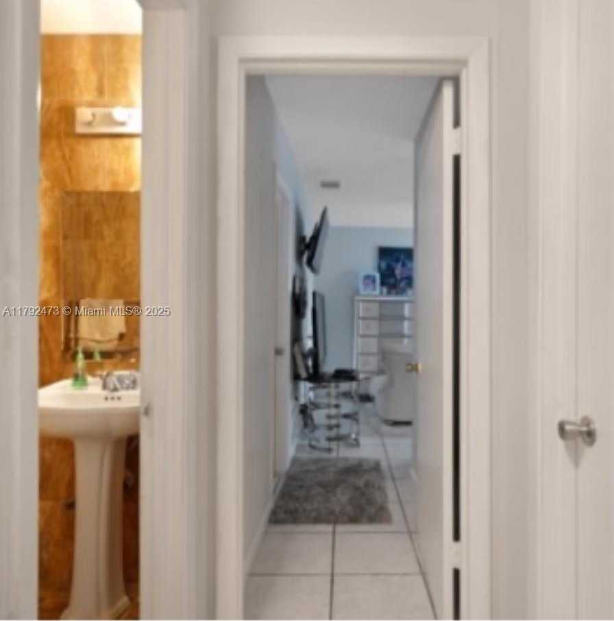 Small Image of 11233 WEST MODEL CIR W, Boca Raton Number 14