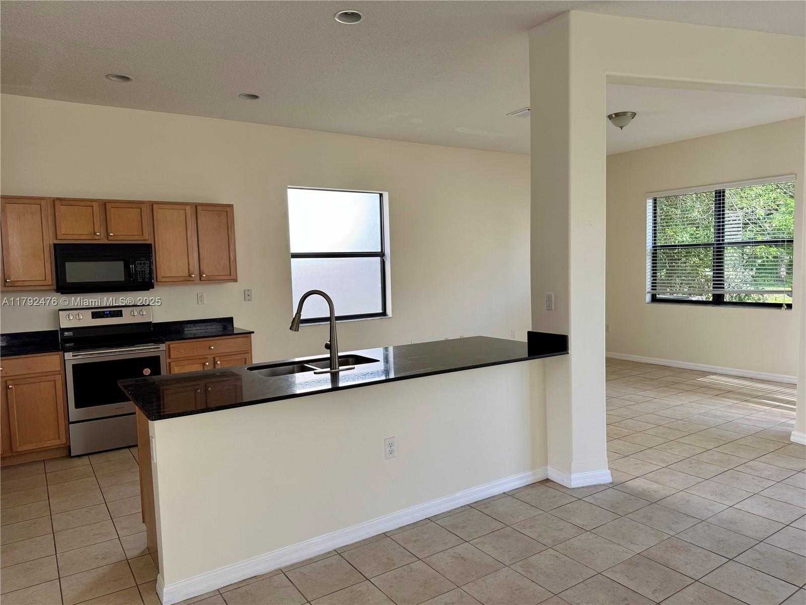 Small Image of 9371 SOUTH WEST 37TH CT, Miramar Number 3
