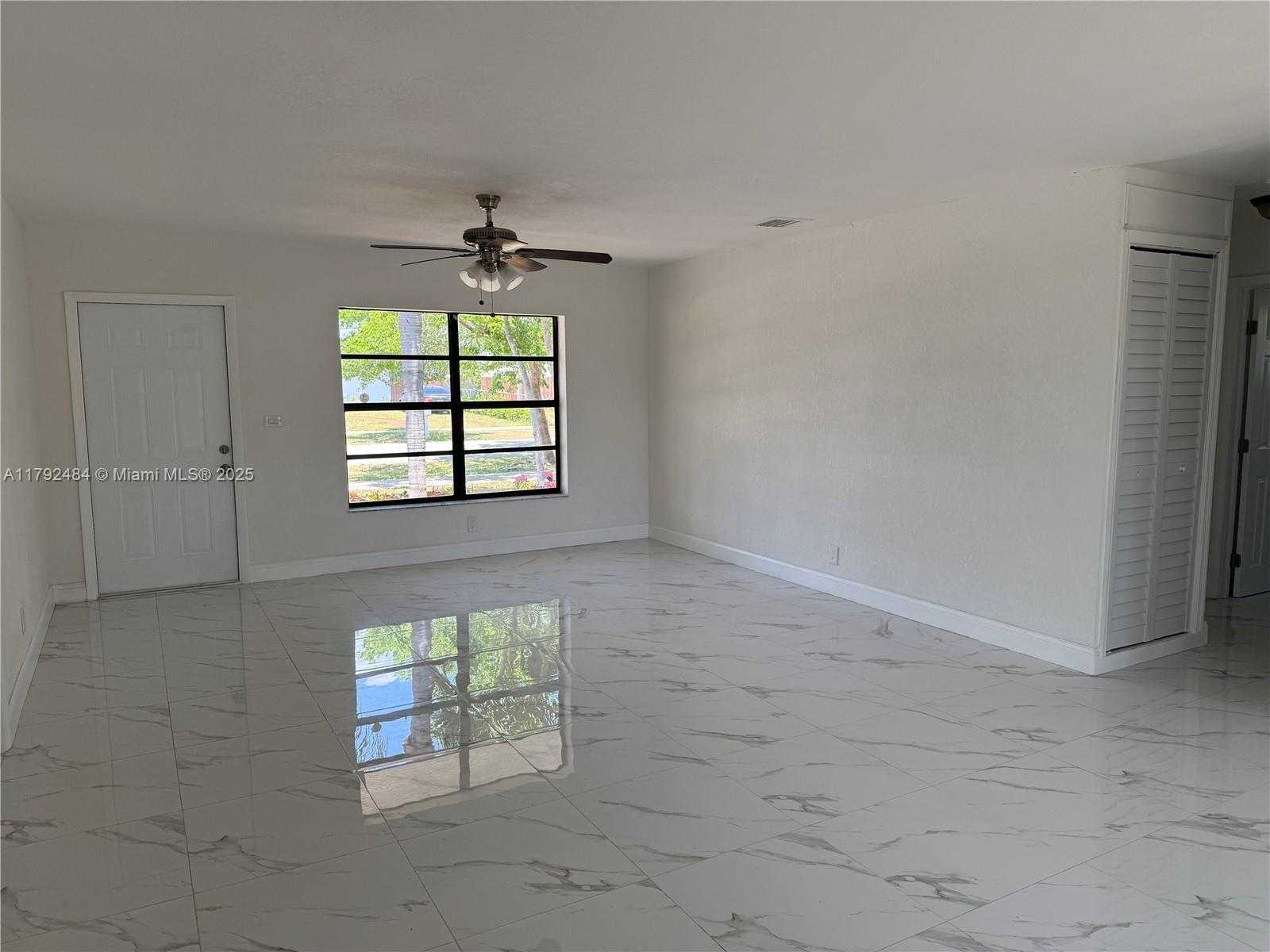 Small Image of 9340 MARTINIQUE DR, Cutler Bay Number 10