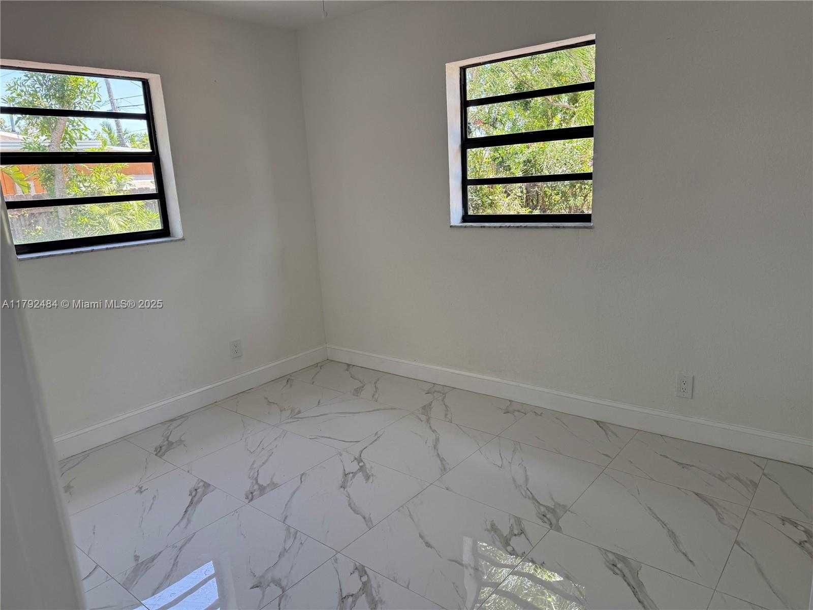Small Image of 9340 MARTINIQUE DR, Cutler Bay Number 12