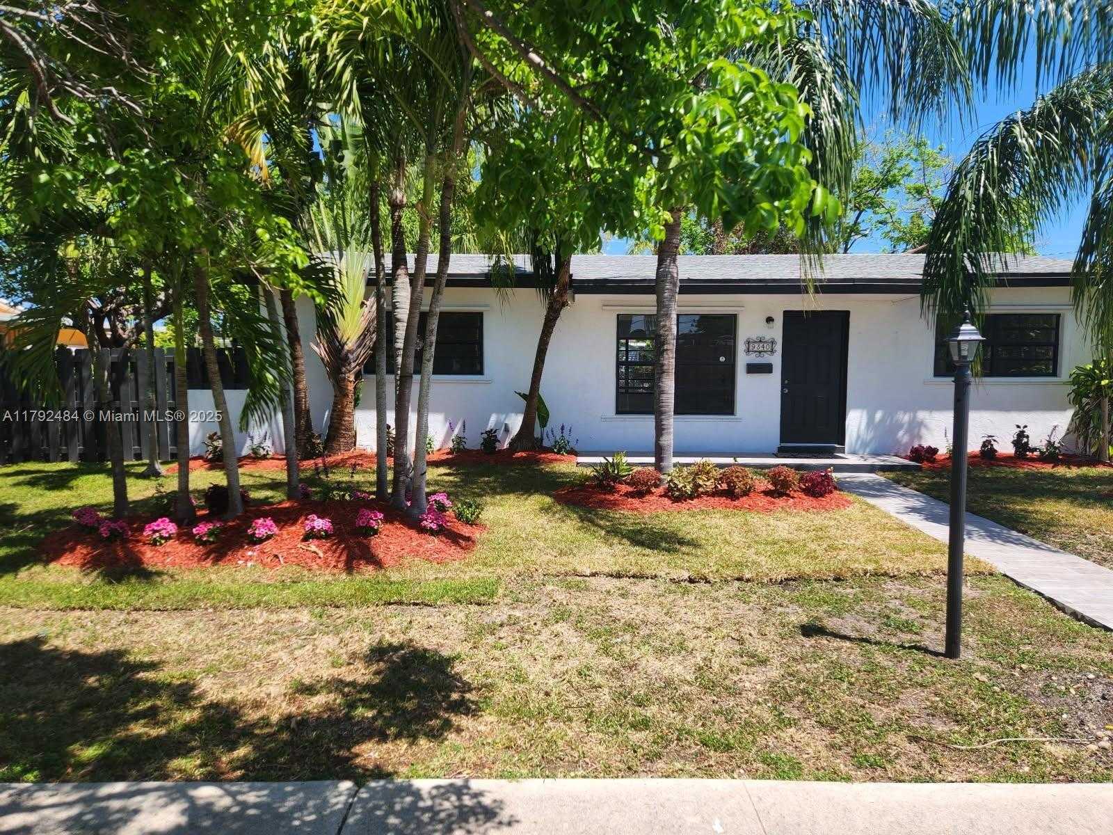 Small Image of 9340 MARTINIQUE DR, Cutler Bay Number 2