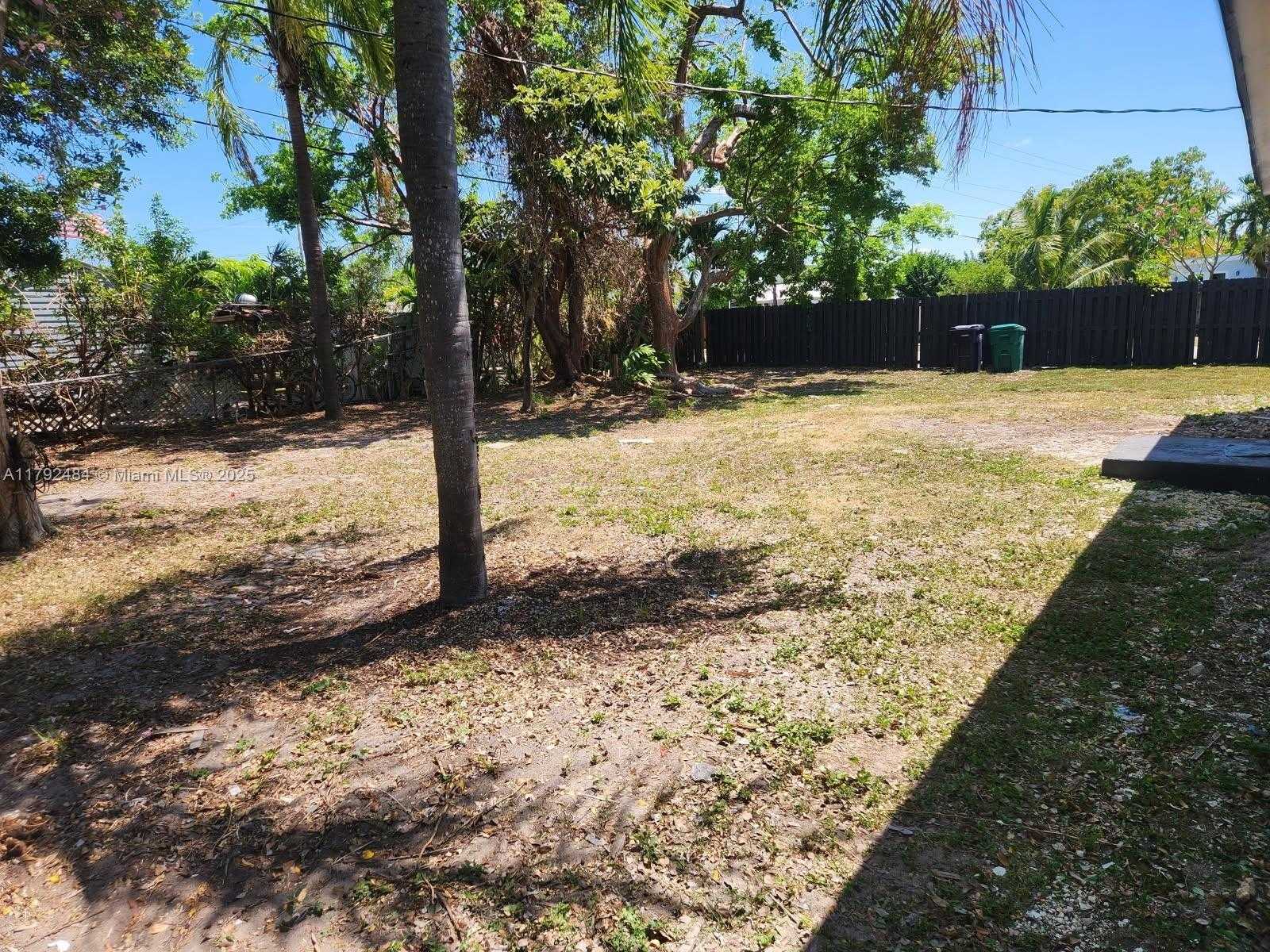 Small Image of 9340 MARTINIQUE DR, Cutler Bay Number 4