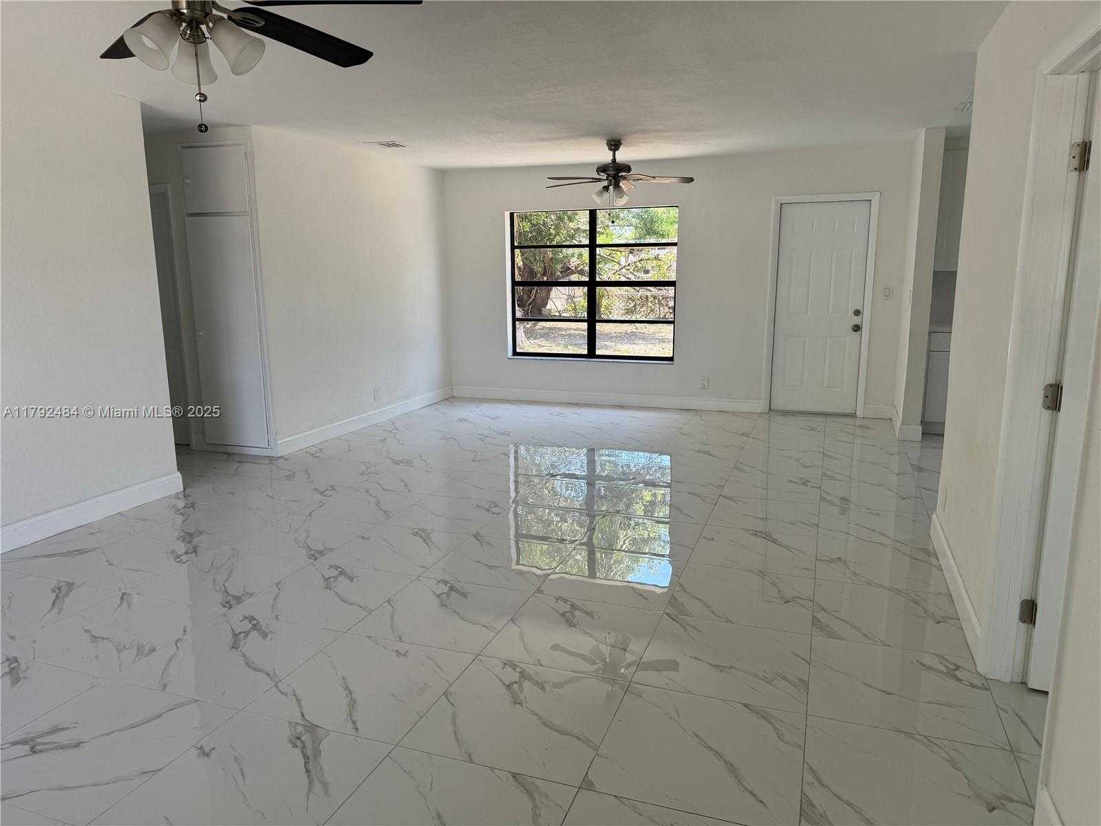 Small Image of 9340 MARTINIQUE DR, Cutler Bay Number 6