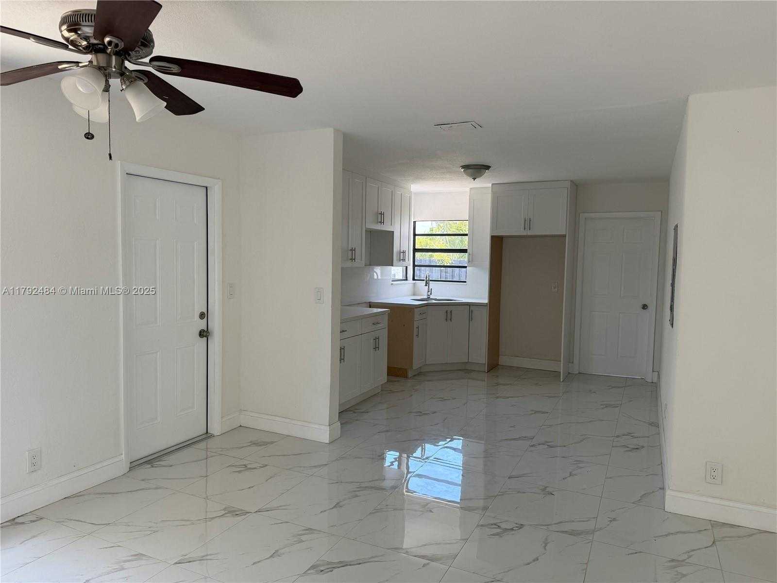 Small Image of 9340 MARTINIQUE DR, Cutler Bay Number 7