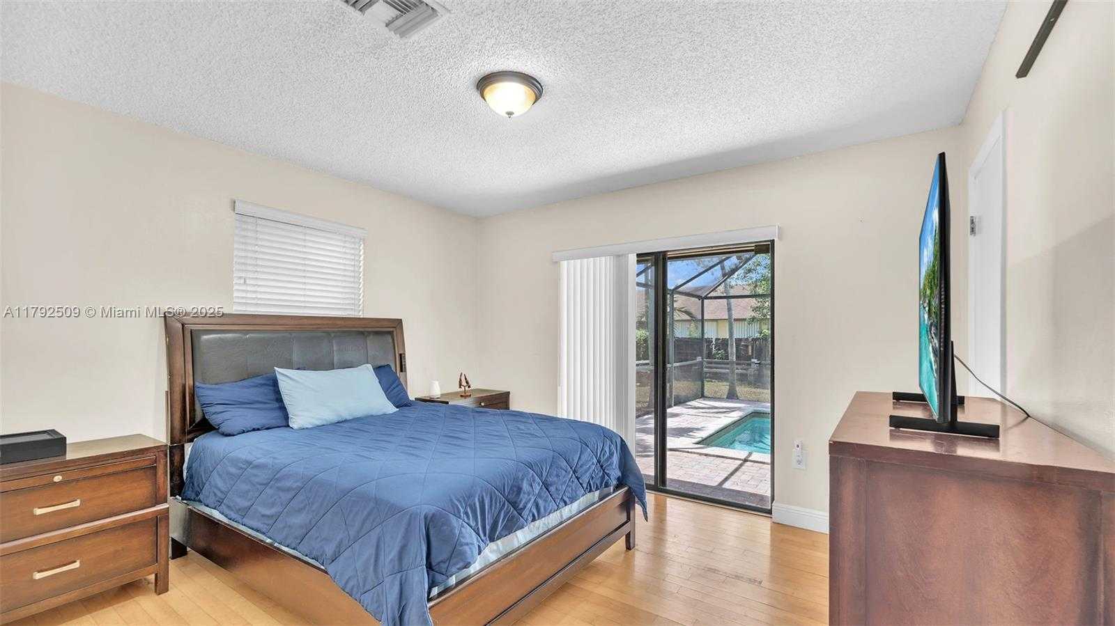 Small Image of 19241 SOUTH WEST 93RD RD, Cutler Bay Number 10