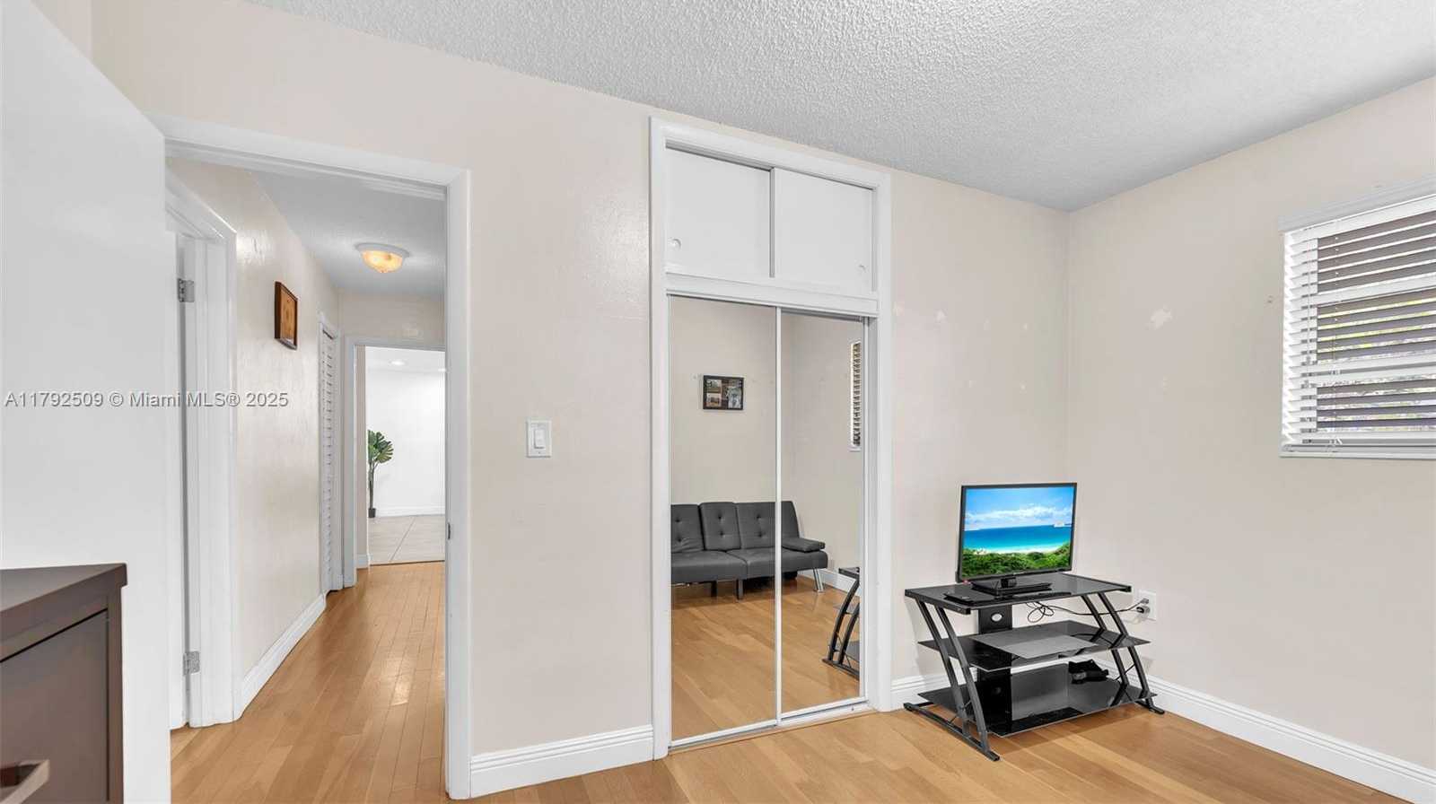 Small Image of 19241 SOUTH WEST 93RD RD, Cutler Bay Number 14