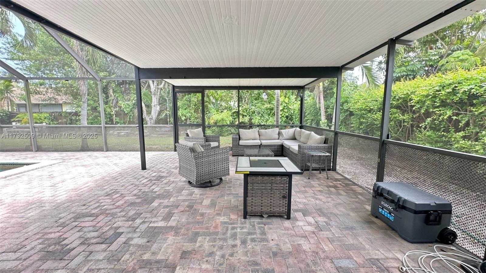 Small Image of 19241 SOUTH WEST 93RD RD, Cutler Bay Number 16
