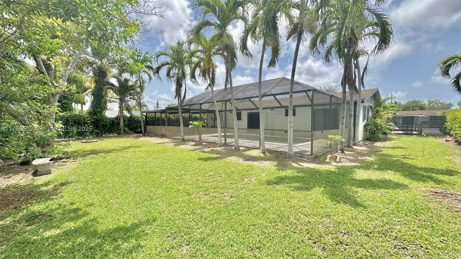 Small Image of 19241 SOUTH WEST 93RD RD, Cutler Bay Number 2