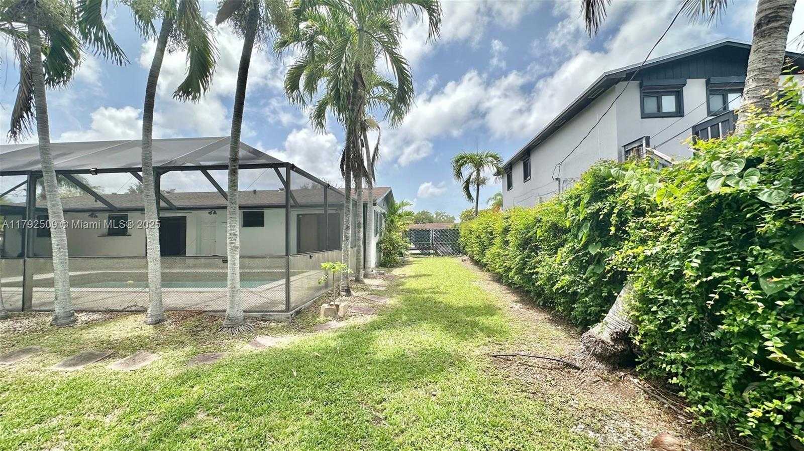 Small Image of 19241 SOUTH WEST 93RD RD, Cutler Bay Number 21