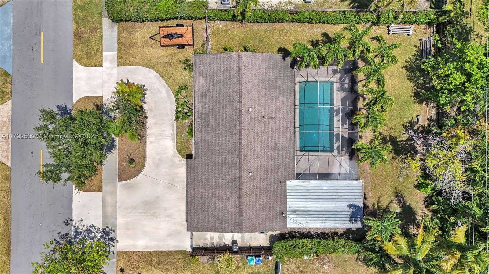 Small Image of 19241 SOUTH WEST 93RD RD, Cutler Bay Number 22