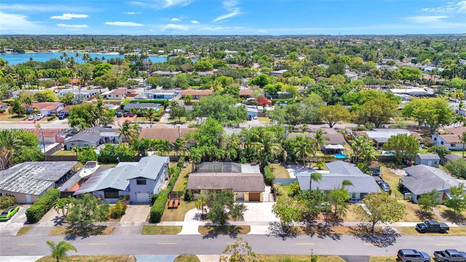 Small Image of 19241 SOUTH WEST 93RD RD, Cutler Bay Number 24