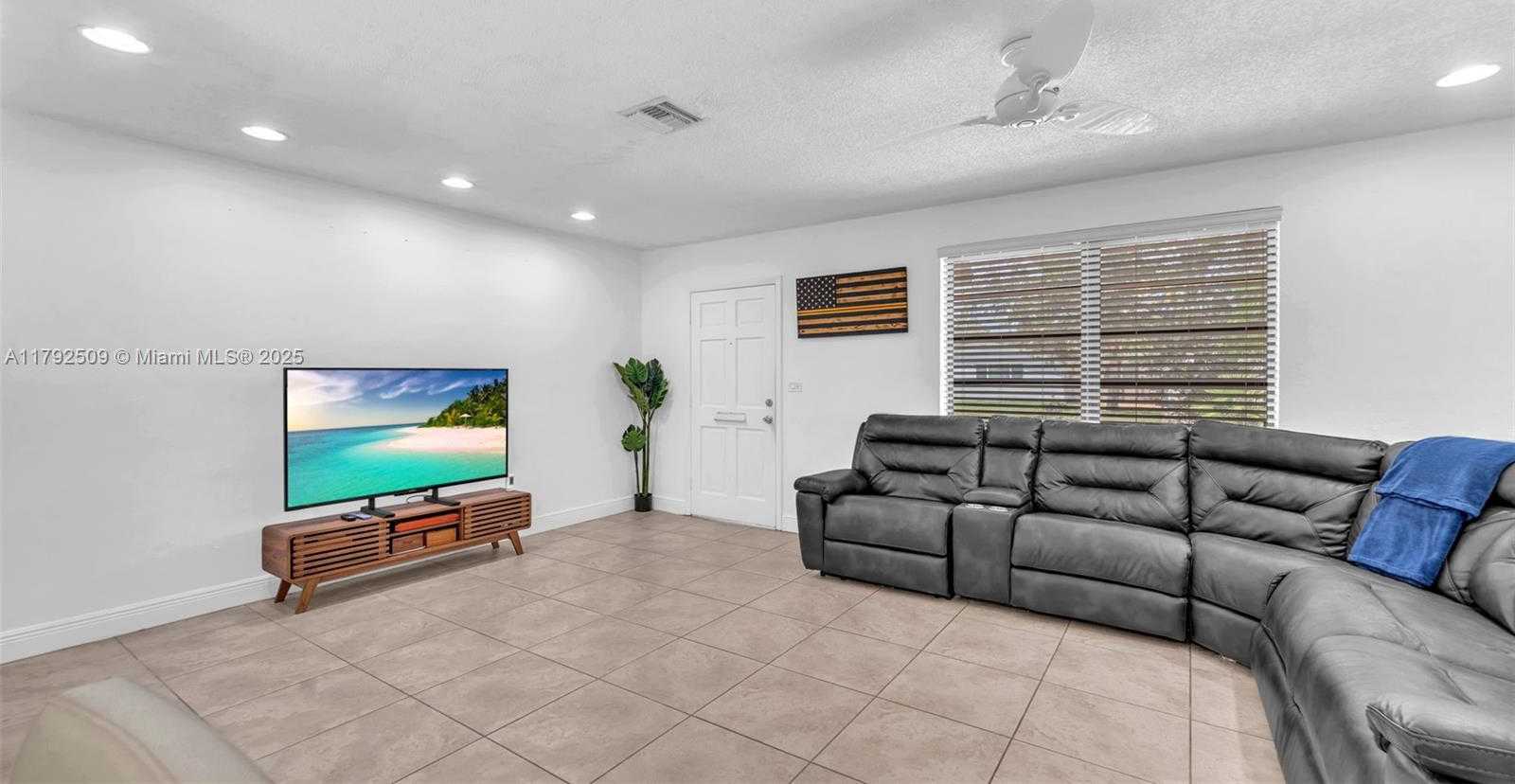 Small Image of 19241 SOUTH WEST 93RD RD, Cutler Bay Number 25